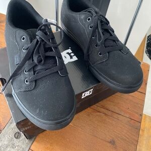 Black DC anvil sneakers